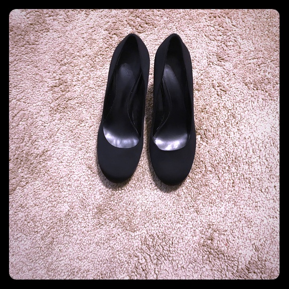 Black heels gently worn - Picture 1 of 5